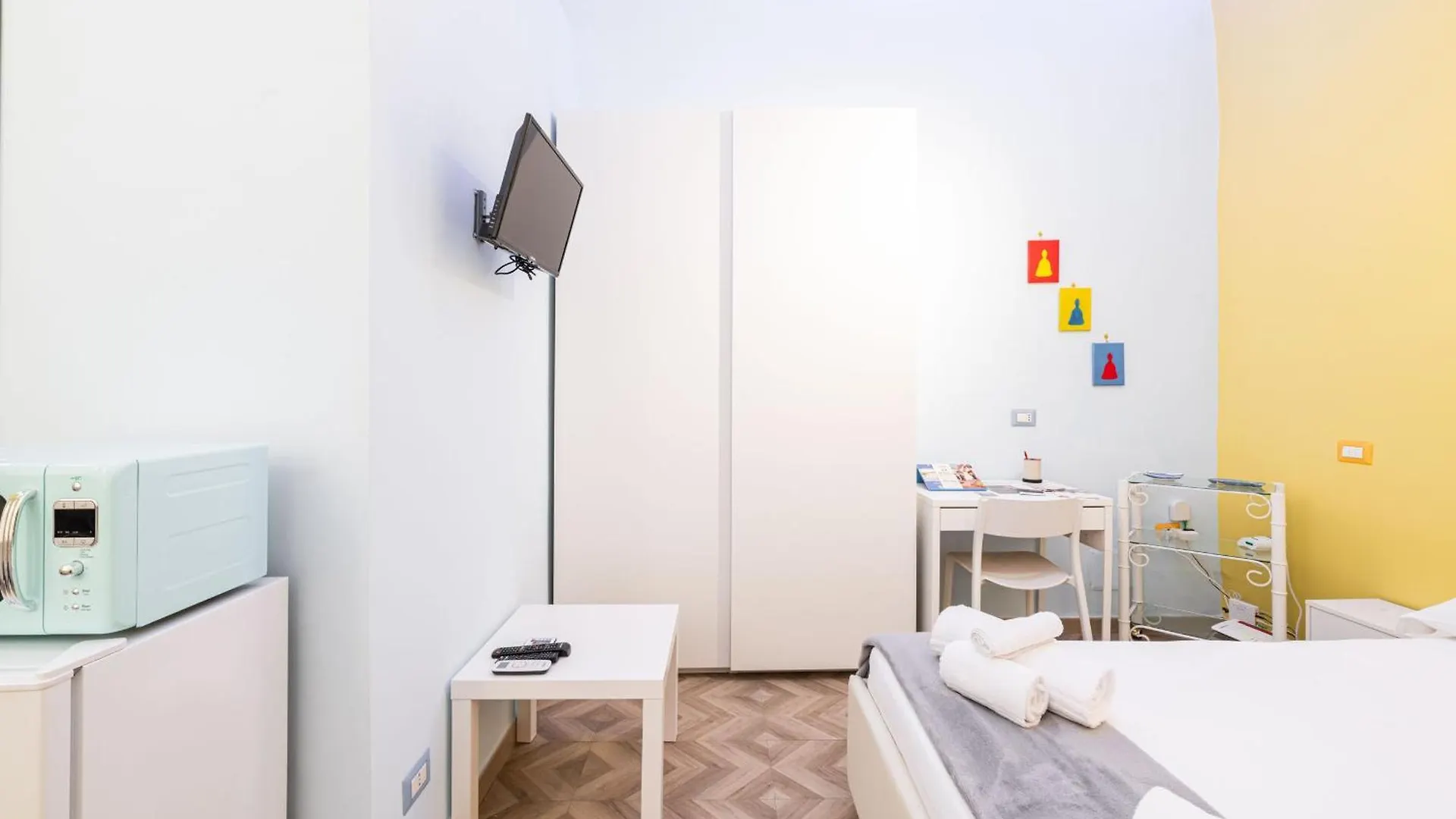 Apartment Room21 By Domusextra Naples Italy