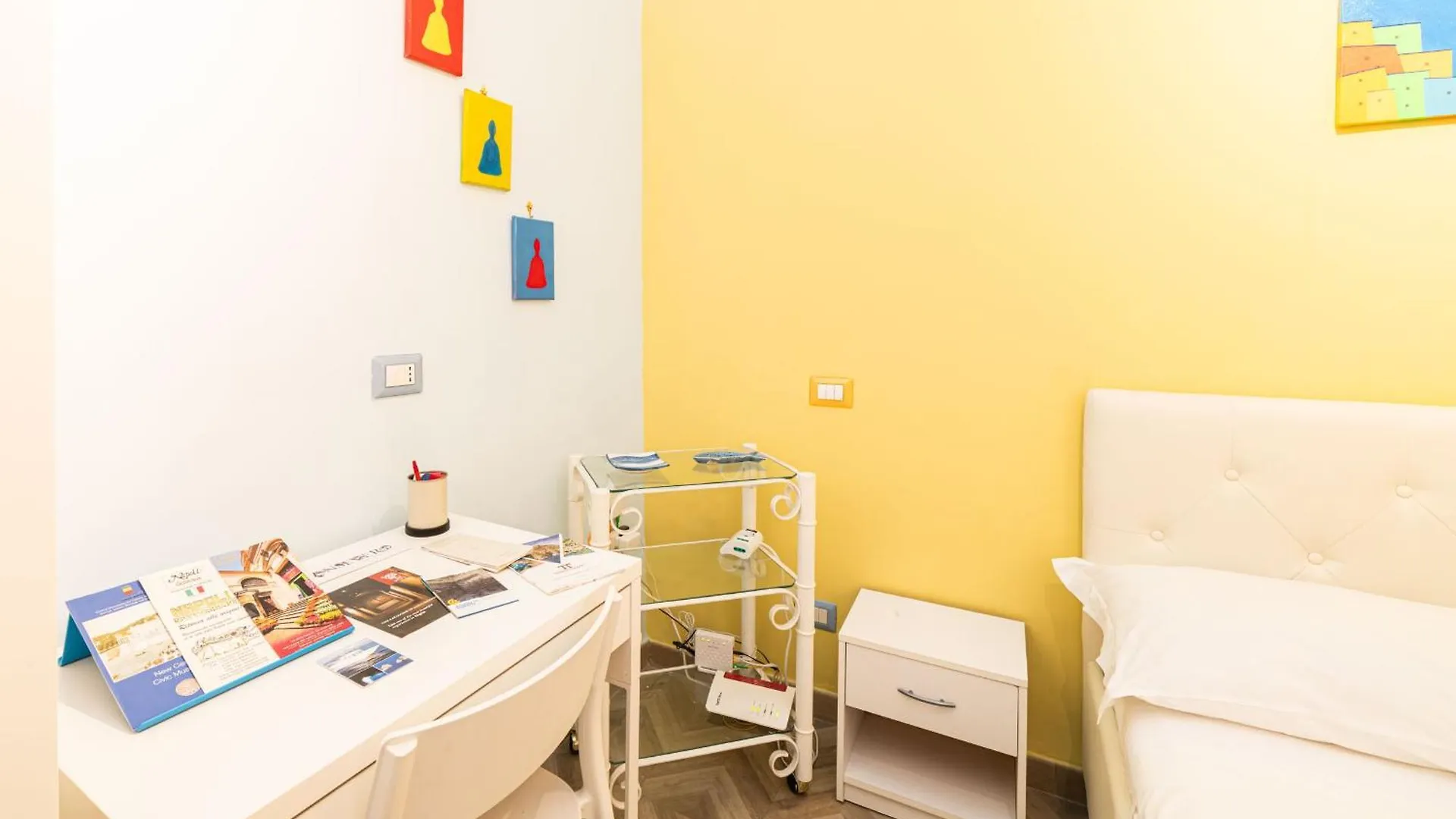 Apartment Room21 By Domusextra Naples